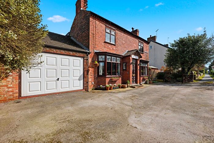 4 Bedroom Detached House For Sale In Gladstone Road, Alfreton, DE55