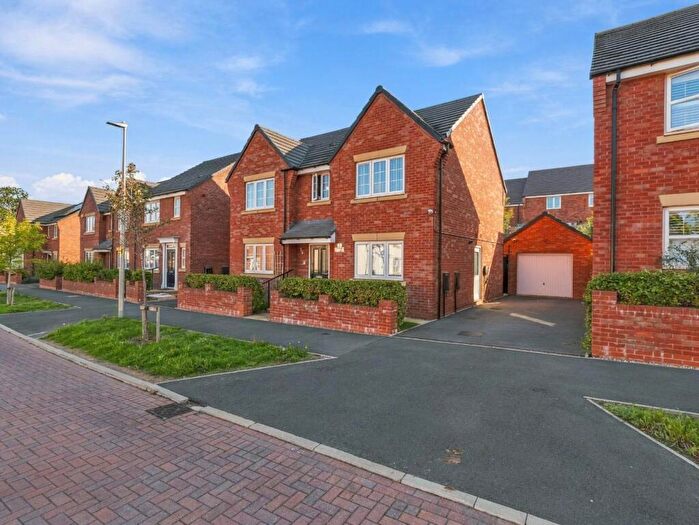 4 Bedroom Detached House For Sale In Pinewood Avenue, Warwick, CV34