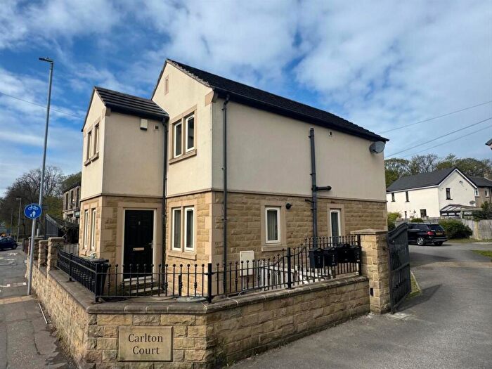3 Bedroom Semi-Detached House For Sale In Carlton Court, Birkenshaw, BD11