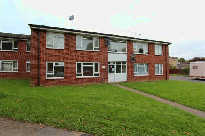 2 Bedroom Flat To Rent In Simmons Close, Hedge End, Southampton, SO30