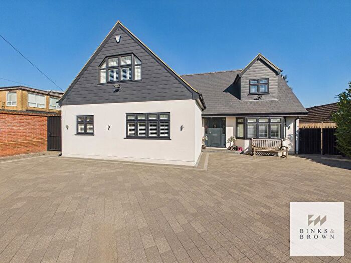 5 Bedroom Detached House For Sale In Thames Drive, Chadwell St Mary, Essex, RM16