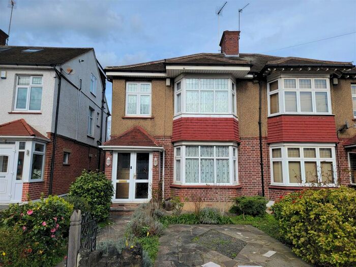 3 Bedroom Semi-Detached House To Rent In Westminster Drive, Palmers Green, N13