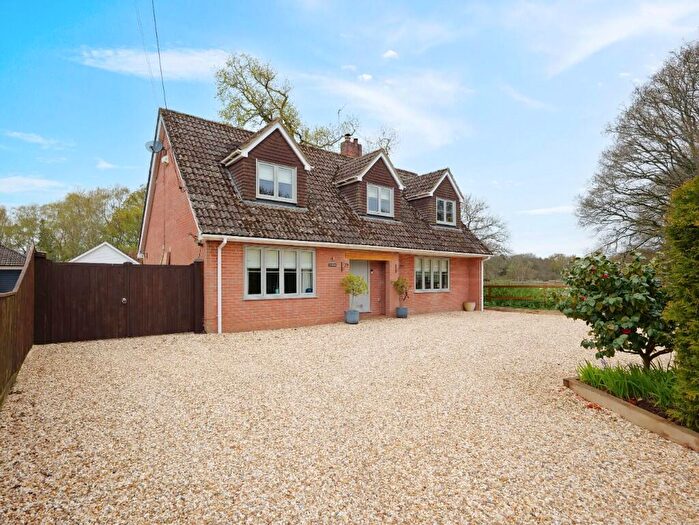4 Bedroom Detached House For Sale In Verwood Road, BH21