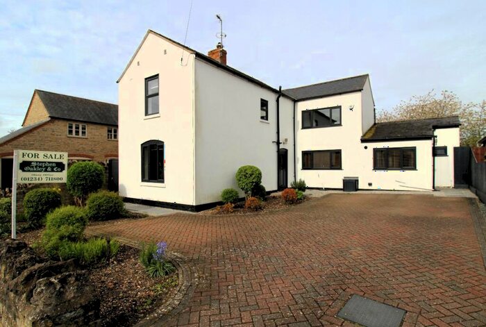 3 Bedroom Detached House For Sale In Harrold Road, Lavendon, MK46