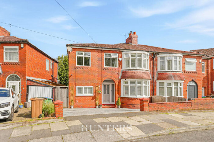4 Bedroom Semi Detached House For Sale In Kingsway, Alkrington, Manchester, M24