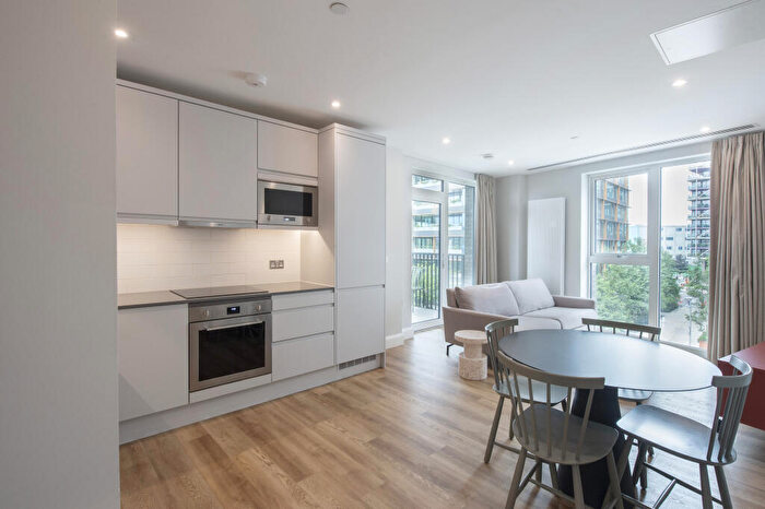 2 Bedroom Apartment To Rent In Moat Street, London, SW11