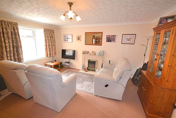 3 Bedroom Detached House For Sale In Highgrove Close, Dorchester, DT1