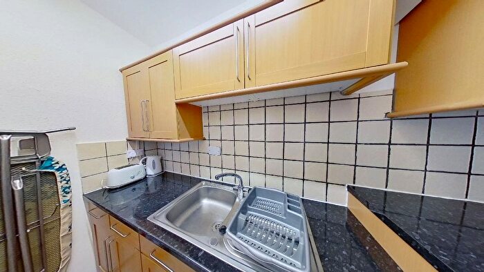 1 Bedroom Flat To Rent In Grove Street, Edinburgh, EH3
