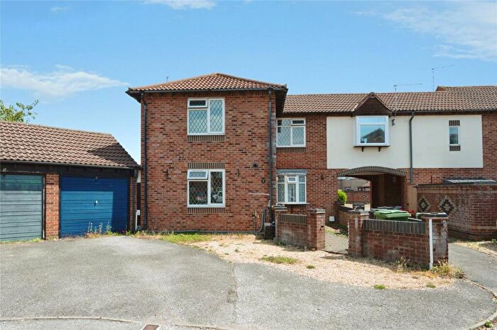 4 Bedroom End Of Terrace House For Sale In Burcote Drive, Portsmouth, Hampshire, PO3
