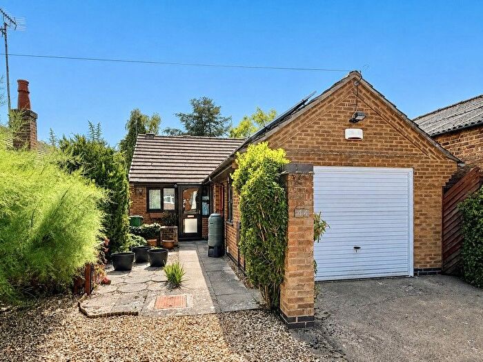 2 Bedroom Detached Bungalow For Sale In Heybrook Avenue, Blaby, Leicester, Leicestershire., LE8