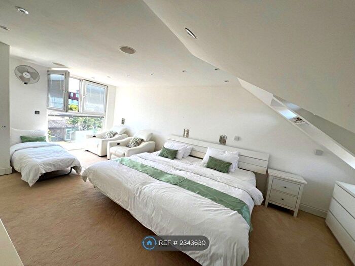 5 Bedroom Semi-Detached House To Rent In Christian Fields, London, SW16