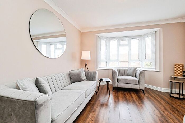 1 Bedroom Flat For Sale In Dart Green, South Ockendon, Essex, RM15