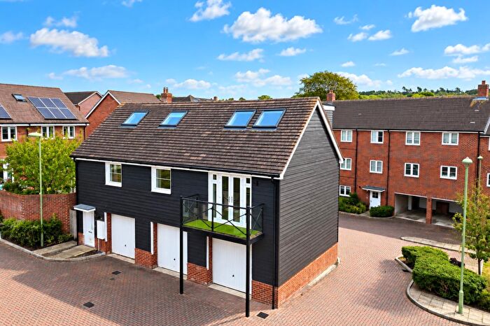 3 Bedroom Coach House For Sale In Lama Place, Church Crookham, Fleet, GU52