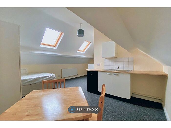 Studio To Rent In Willesden Green, London, NW2