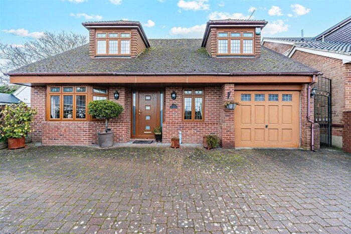 3 Bedroom Detached House For Sale In Wrotham Road, Meopham, DA13