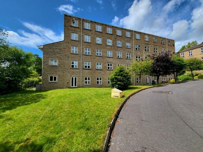 2 Bedroom Flat To Rent In Spinners Hollow, Ripponden, HX6