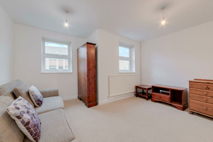 4 Bedroom House To Rent In Saunders Ness Road, Cubitt Town, E14