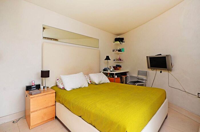 1 Bedroom Flat To Rent In Angel Southside, Angel, London, EC1V