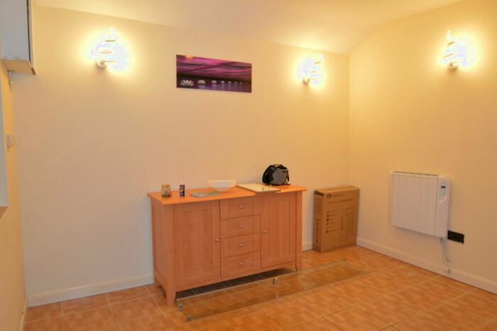 1 Bedroom Apartment To Rent In Bangors Cottages, Norwood Lane, Iver, Buckinghamshire, SL0