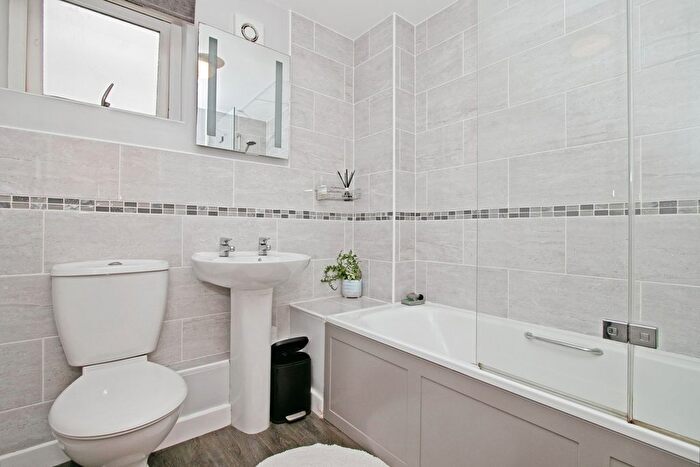 2 Bedroom Flat For Sale In Gweal Pawl, Redruth, Cornwall, TR15