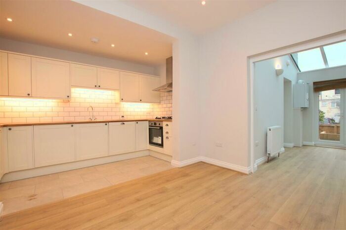 2 Bedroom Flat To Rent In Victoria Terrace, Bath, BA2