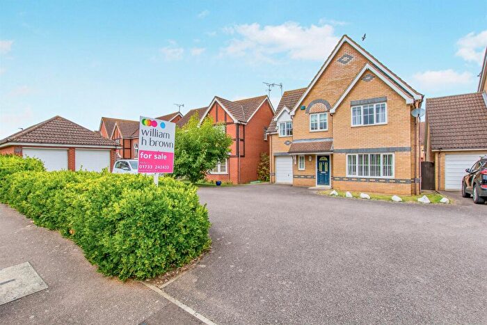 4 Bedroom Detached House For Sale In Bentley Avenue, Yaxley, Peterborough, PE7