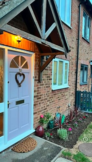 3 Bedroom Semi-Detached House To Rent In Shalbourne Close, Hungerford, RG17