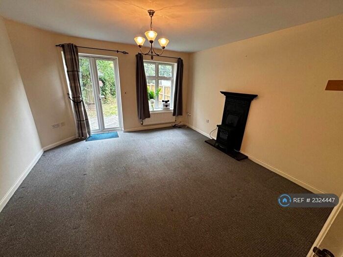 2 Bedroom Terraced House To Rent In Mclaren Fields, Leeds, LS13