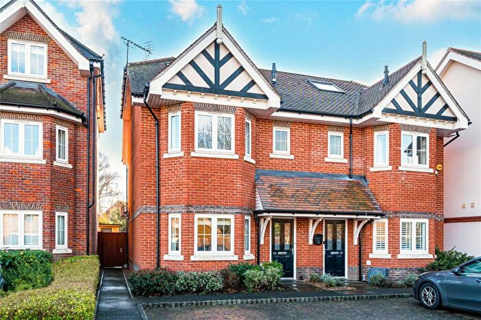 4 Bedroom Semi Detached House For Sale In Trenchard Close, Hersham, KT12