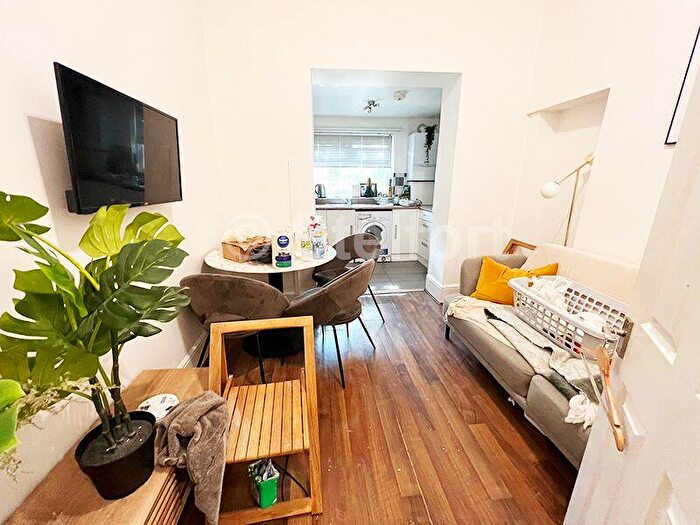 5 Bedroom Maisonette To Rent In Junction Road, London, N19