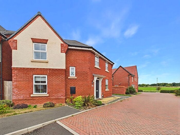 3 Bedroom Detached House For Sale In Hurst View, Tamworth, B78