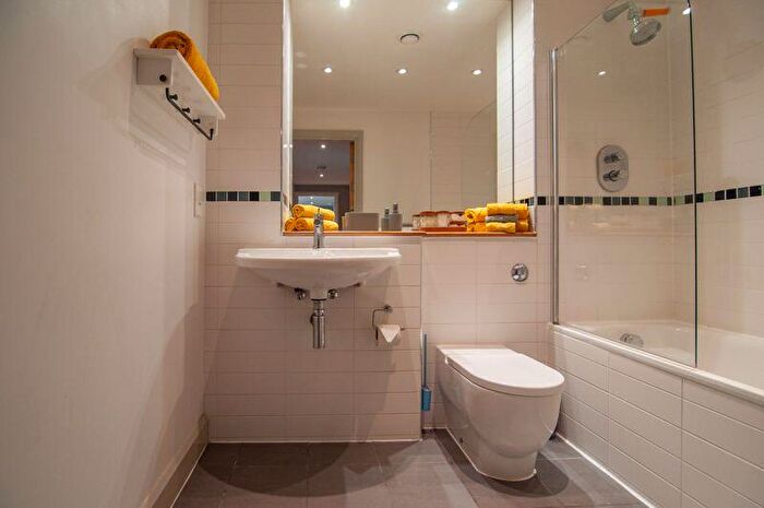 2 Bedroom Apartment To Rent In King Square Avenue, Bristol, BS2