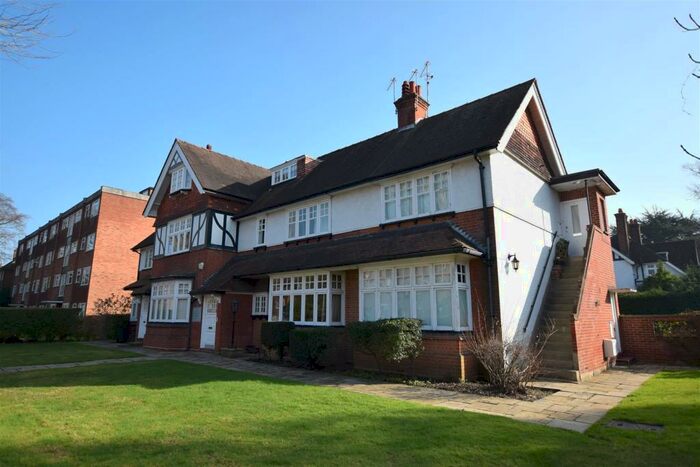 2 Bedroom Flat To Rent In Lovelace Road, Surbiton, KT6