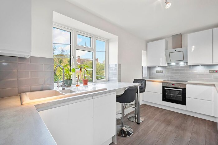 1 Bedroom Flat To Rent In Hook Road, Surbiton, KT6