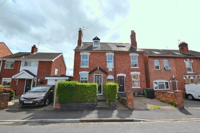 3 Bedroom Semi-Detached House To Rent In Mcintyre Road, Worcester, WR2