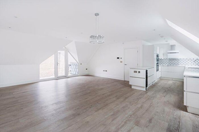 2 Bedroom Apartment For Sale In Albion Road, Reigate, RH2