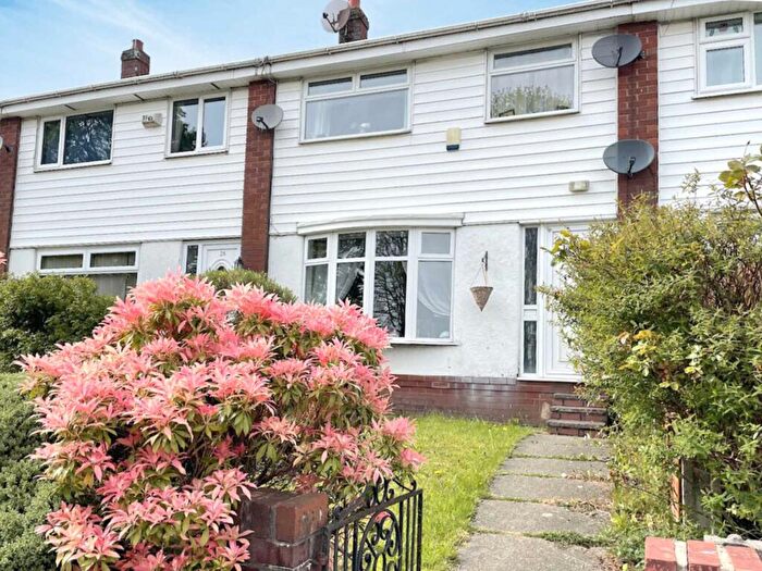3 Bedroom Town House For Sale In Kensington Avenue, Royton, OL2