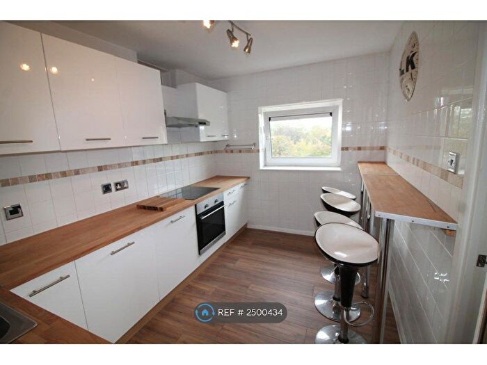 2 Bedroom Flat To Rent In Queensland House, London, E16