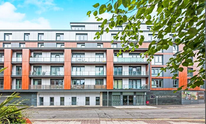 2 Bedroom Apartment To Rent In Queensway, Redhill, RH1