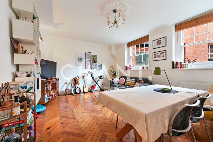 2 Bedroom Flat To Rent In The Red House, London, EC1M