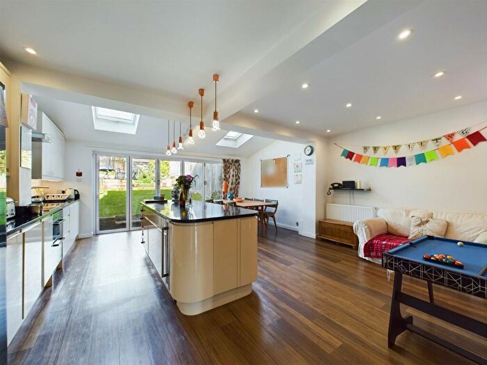 5 Bedroom Semi-Detached House For Sale In St. Andrews Road, Coulsdon, CR5