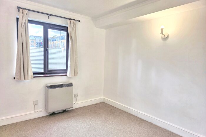 1 Bedroom Flat For Sale In Boundary Court, St. Lawrence Road, Canterbury, CT1