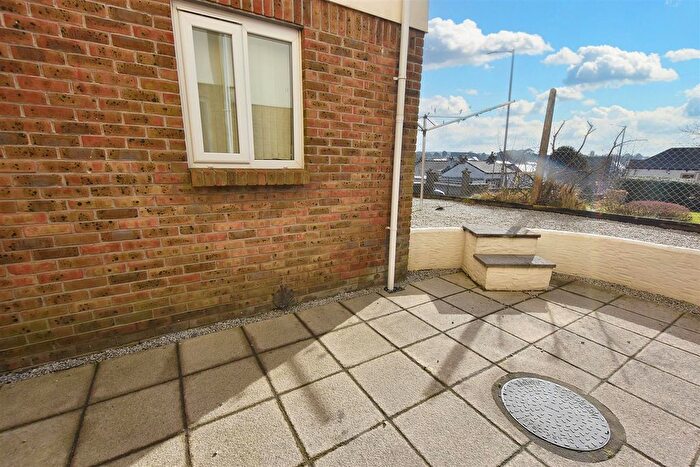 1 Bedroom Flat For Sale In East Hill, Tuckingmill, TR14