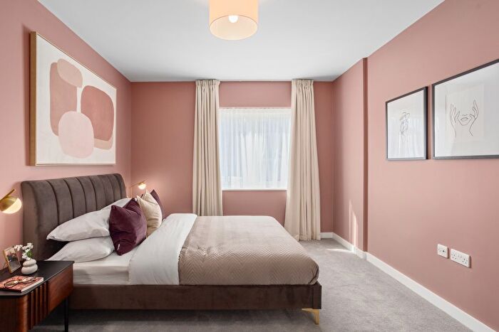 2 Bedroom Flat For Sale In West Street, Erith, DA8