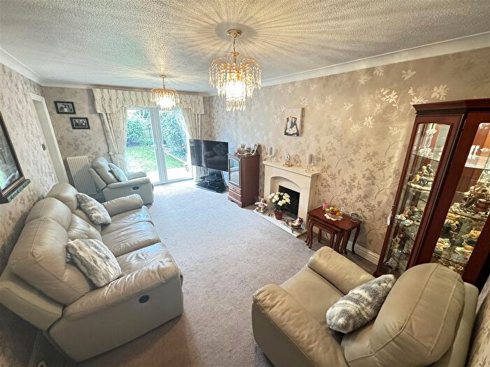 4 Bedroom Detached House For Sale In Palmers Croft, Chelmsford, CM2