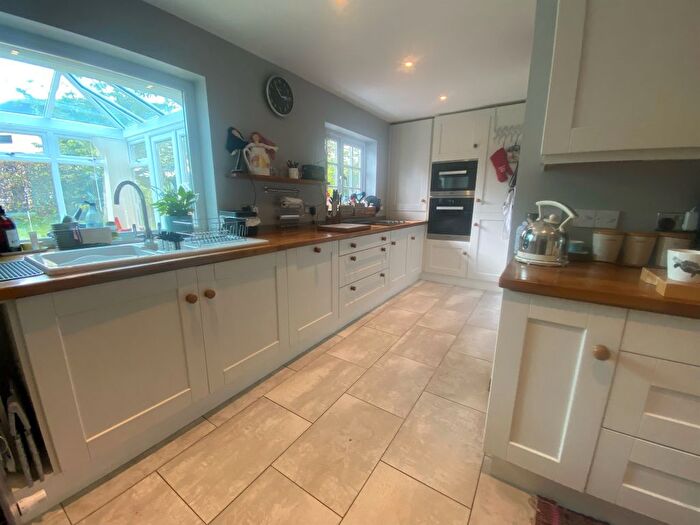 3 Bedroom Link Detached House For Sale In Lansdowne Crescent, Derry Hill, Calne, SN11