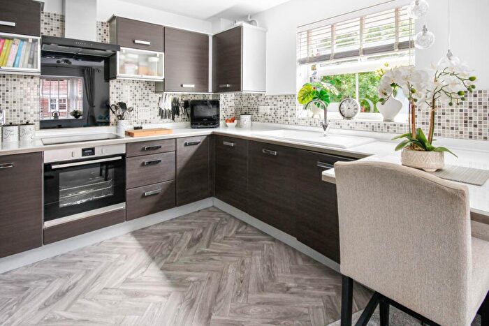 2 Bedroom Flat For Sale In Woodcock Chase, Bracknell, RG12