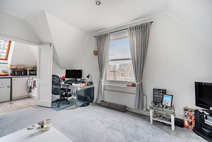 1 Bedroom Flat To Rent In Bedford Hill, Balham, London, SW12