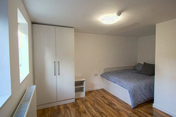 1 Bedroom Flat To Rent In Apt, Darnley Road #, LS16