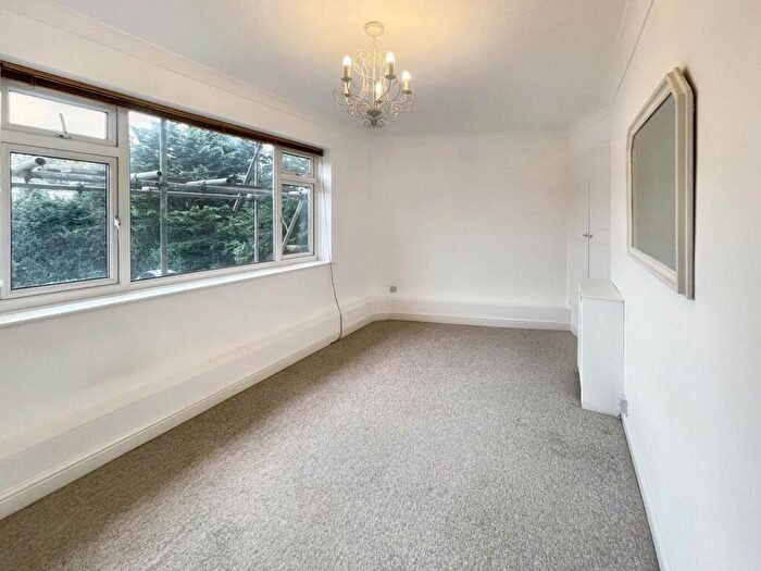 2 Bedroom Apartment To Rent In West Cliff, Bournemouth, BH4
